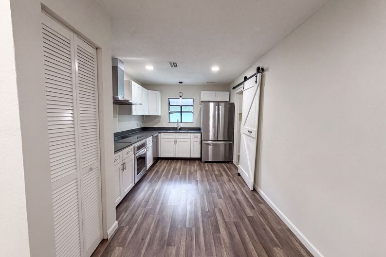 Photo 3 of 21 of 1340 Ottawa Ave, Jacksonville, FL