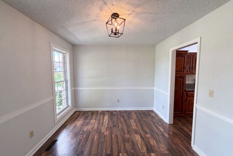 Photo 9 of 27 of 518 Glenfield Cir, Maryville, TN