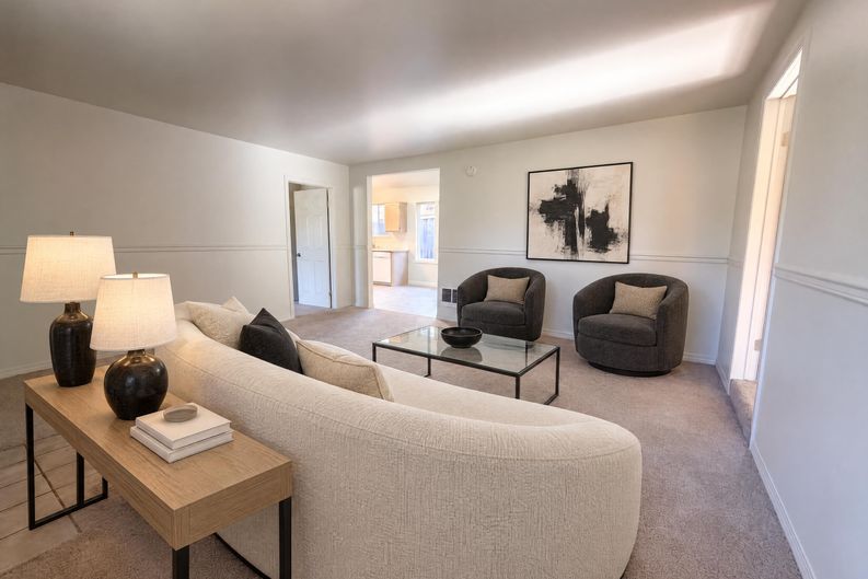 Photo 6 of 20 of 9886 SE 38th Ave, Portland, OR