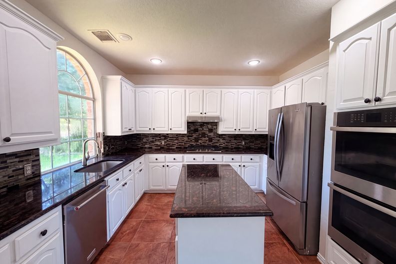 Photo 9 of 22 of 3106 Westshore Dr, Rowlett, TX