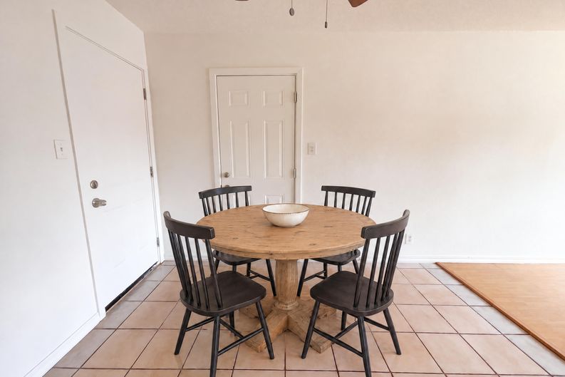 Photo 7 of 21 of 6920 Briggs Dr, Sacramento, CA