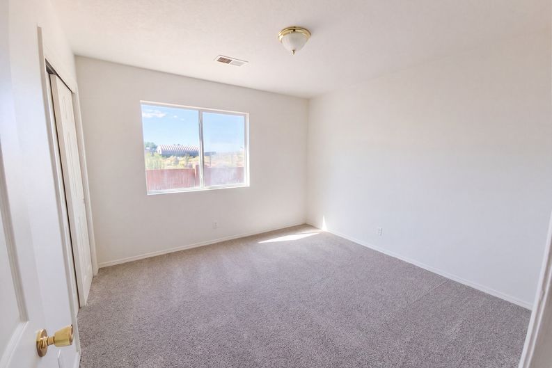 Photo 10 of 18 of 5051 27th Ave NE, Rio Rancho, NM
