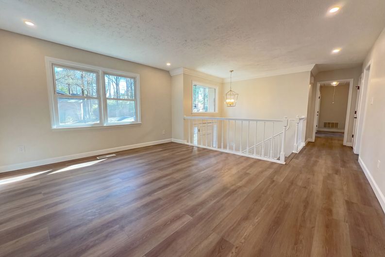Photo 7 of 23 of 5048 Kerry Downs Rd, Hoover, AL