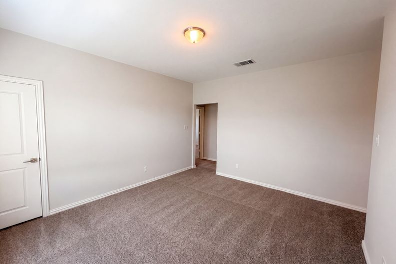 Photo 15 of 22 of 1448 Martingale Ln, Forney, TX