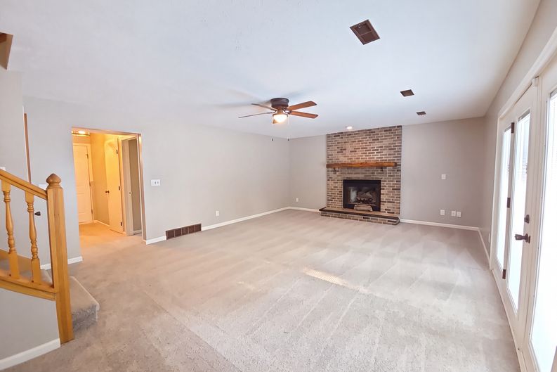 Photo 16 of 79 of 1503 Featherstone Rd, Rockford, IL
