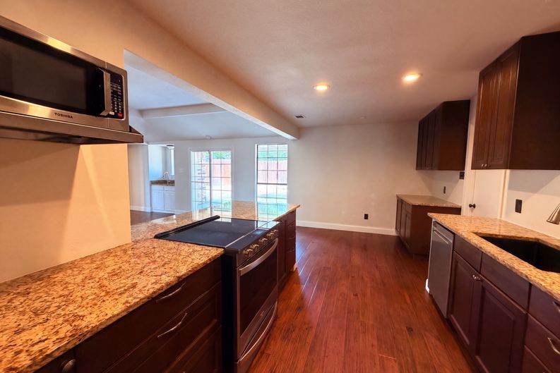 Photo 16 of 19 of 512 W Jefferson St, Wylie, TX