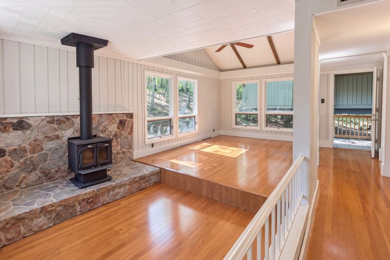 Photo 7 of 18 of 3838 Erickson Cir, Mc Gaheysville, VA
