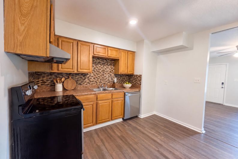 Photo 6 of 25 of 740 SE 28th St, Ocala, FL