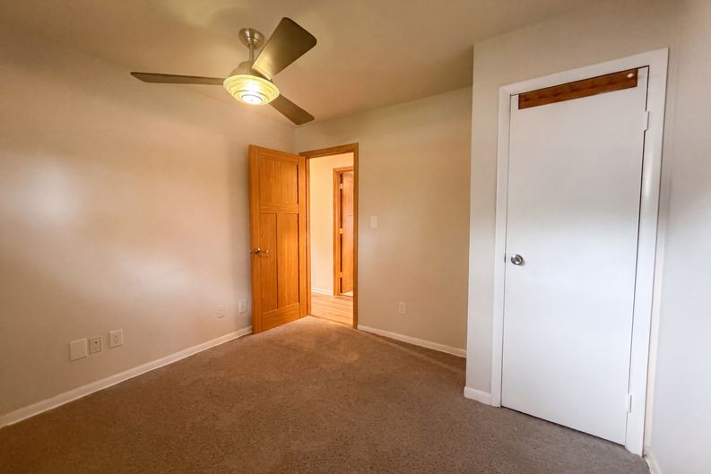Photo 16 of 26 of 2221 Myrtle Ave, Columbus, OH