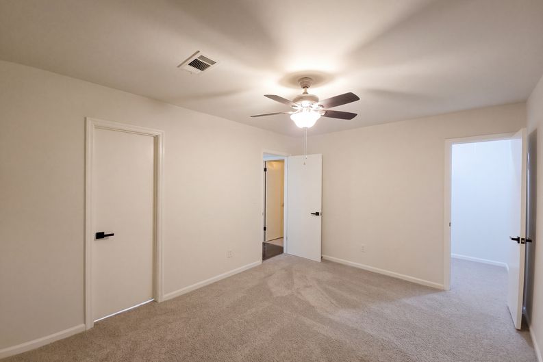 Photo 3 of 14 of 3118 Caliente Ln, Rex, GA