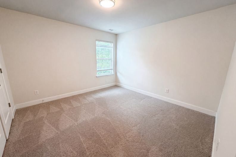 Photo 10 of 19 of 2627 Glenbrook Ln, Conyers, GA