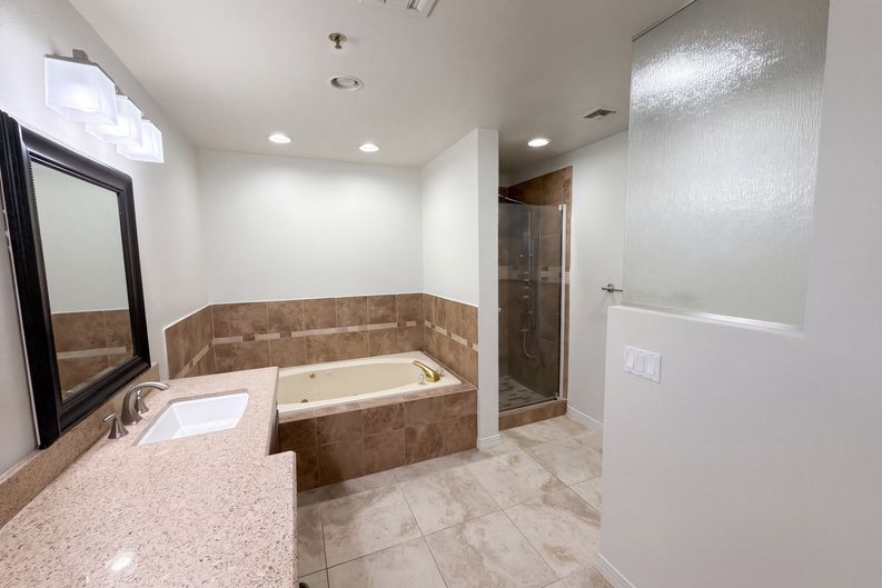 Photo 14 of 36 of 10240 E Cochise Dr, Scottsdale, AZ