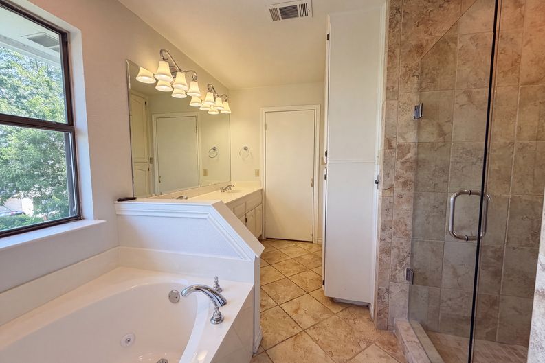 Photo 18 of 23 of 7632 Westwind Dr, Fort Worth, TX