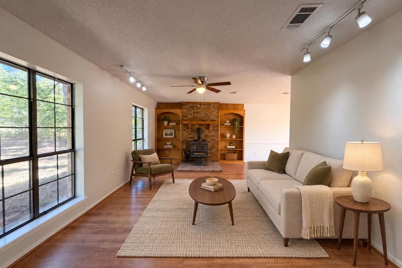 Photo 3 of 28 of 15830 Hilltop Dr, Kemp, TX