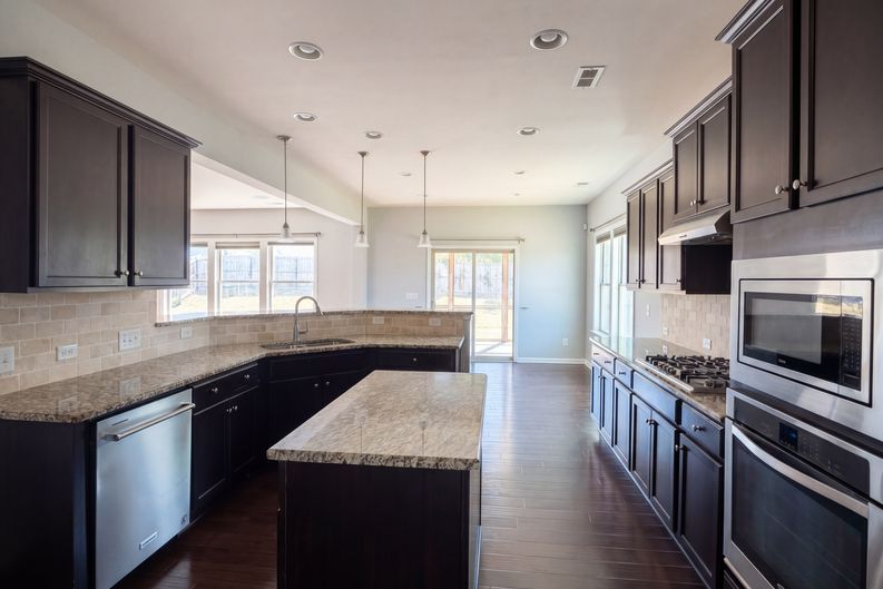 Photo 7 of 23 of 1305 Ivey Grove Ct, Fuquay Varina, NC
