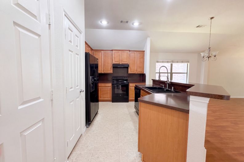 Photo 6 of 14 of 605 Crystal Falls Dr, McKinney, TX