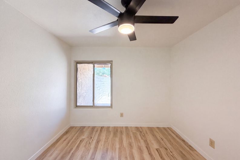 Photo 10 of 19 of 5208 E Tamblo Dr, Phoenix, AZ