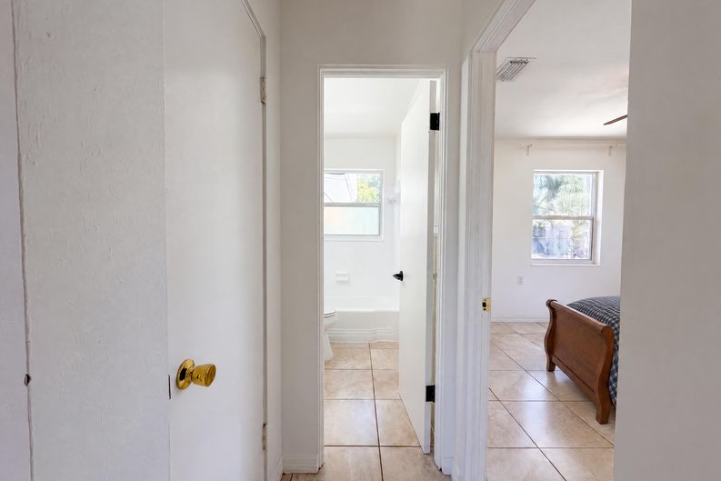 Photo 20 of 28 of 829 E 4th St, Englewood, FL