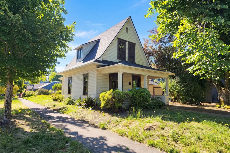 Photo 26 of 29 of 1011 Almaden St, Eugene, OR