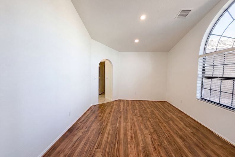Photo 11 of 25 of 1207 E Clearview Dr, Casa Grande, AZ