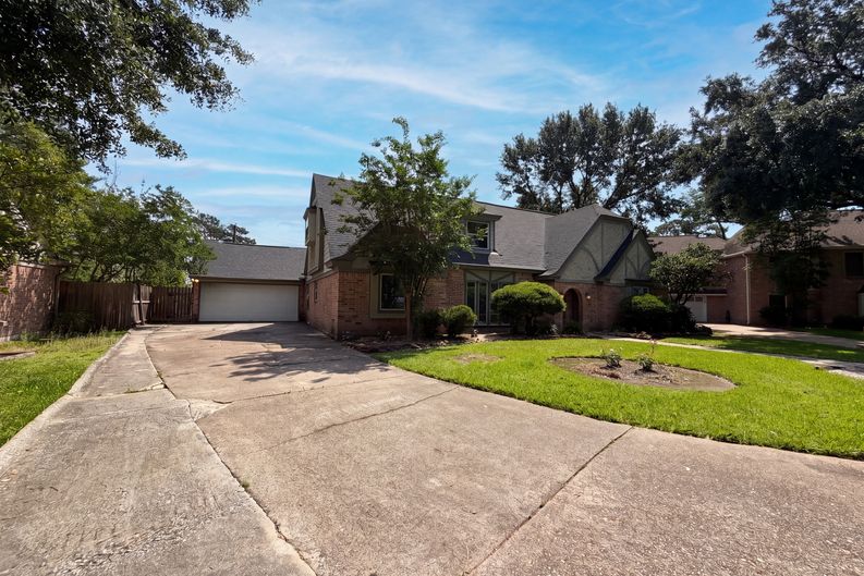 Photo 23 of 26 of 17406 Ridge Top Dr, Houston, TX