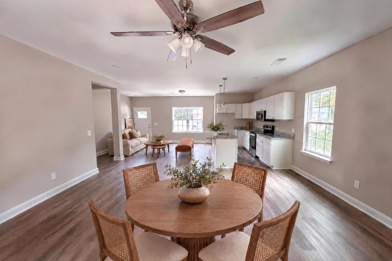 Photo 3 of 23 of 1120 Newnham Dr, Columbia, SC