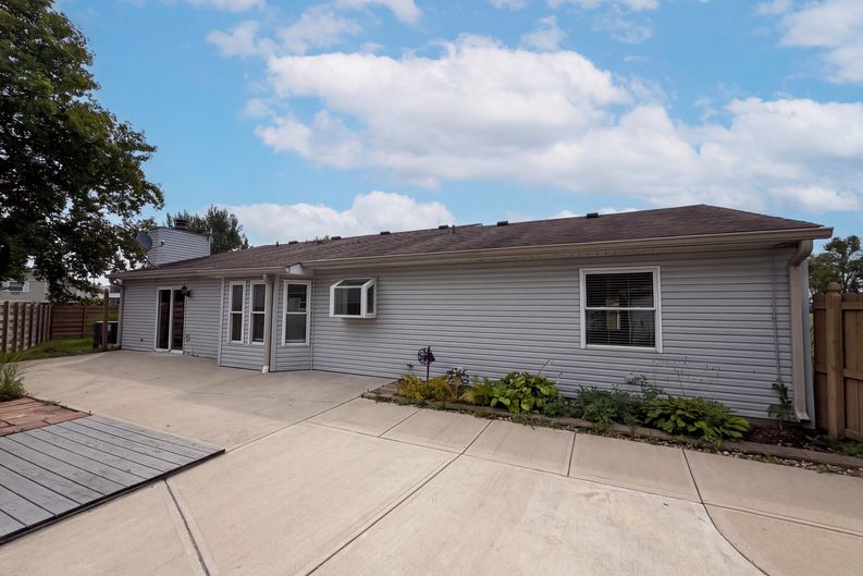 Photo 5 of 16 of 7938 Inverness Dr, Indianapolis, IN