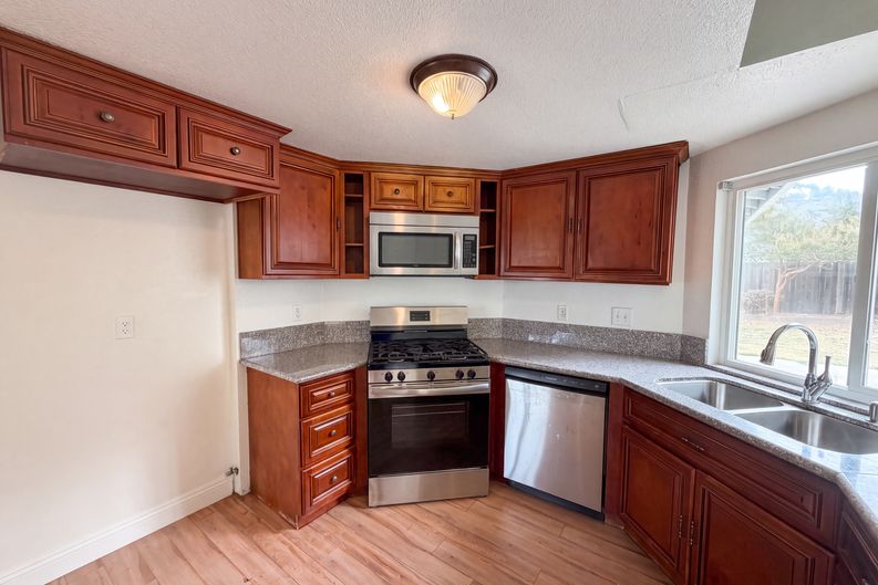 Photo 8 of 25 of 7804 McClintock Way, Sacramento, CA
