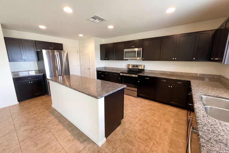 Photo 7 of 19 of 11600 W Granville Dr, Marana, AZ