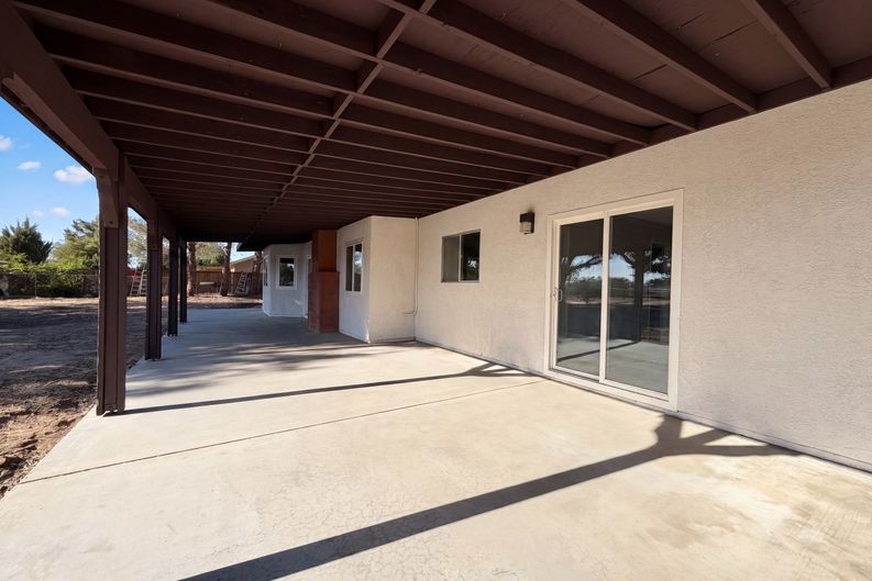 Photo 5 of 21 of 40733 176th St E, Lancaster, CA