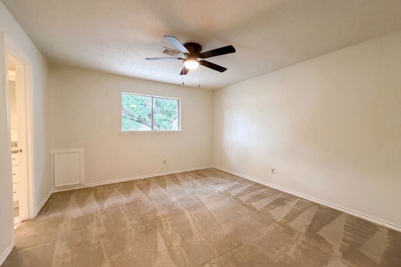 Photo 12 of 27 of 6902 Fawncliff Dr, Houston, TX