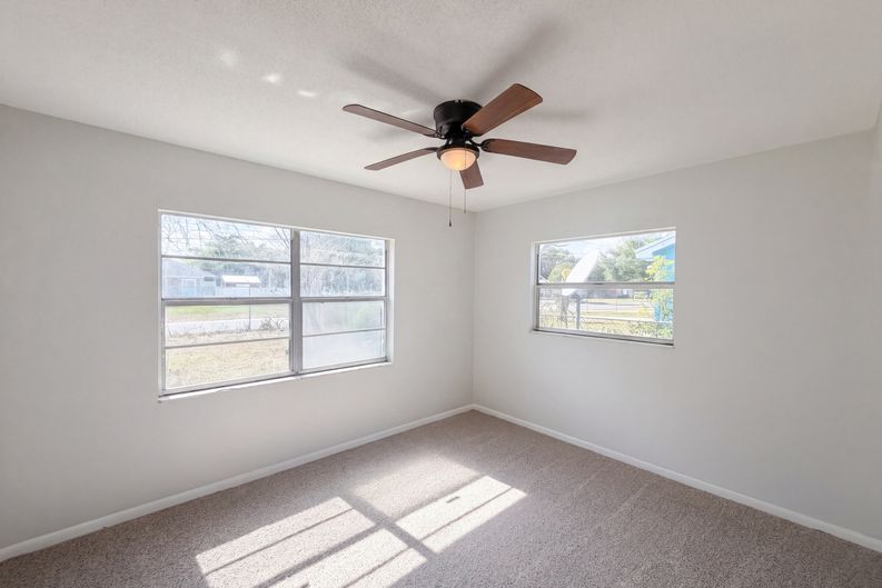 Photo 11 of 18 of 1100 Carefree Cove Dr, Winter Haven, FL