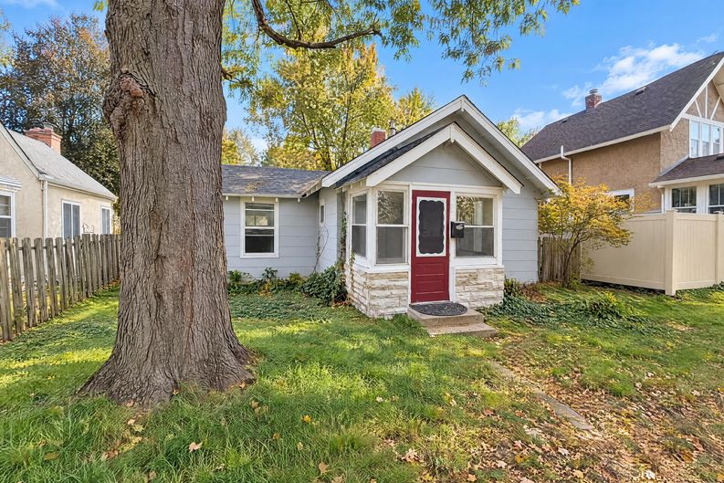 Photo 13 of 18 of 5533 32nd Ave S, Minneapolis, MN