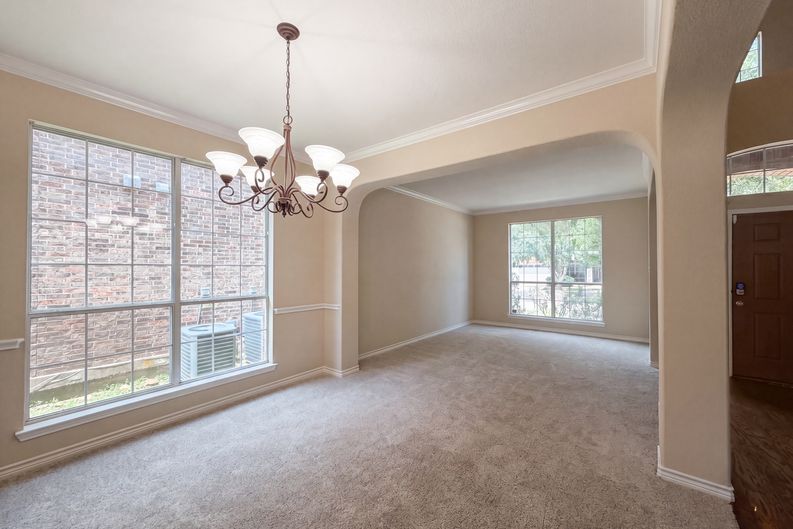 Photo 6 of 25 of 8613 Sunwood Ct, Fort Worth, TX