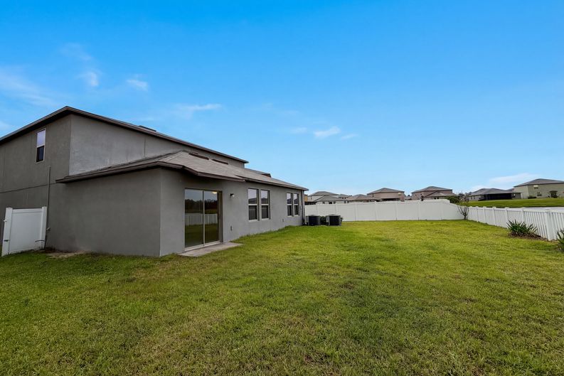 Photo 5 of 42 of 11849 Blackeyed Susan Dr, Riverview, FL