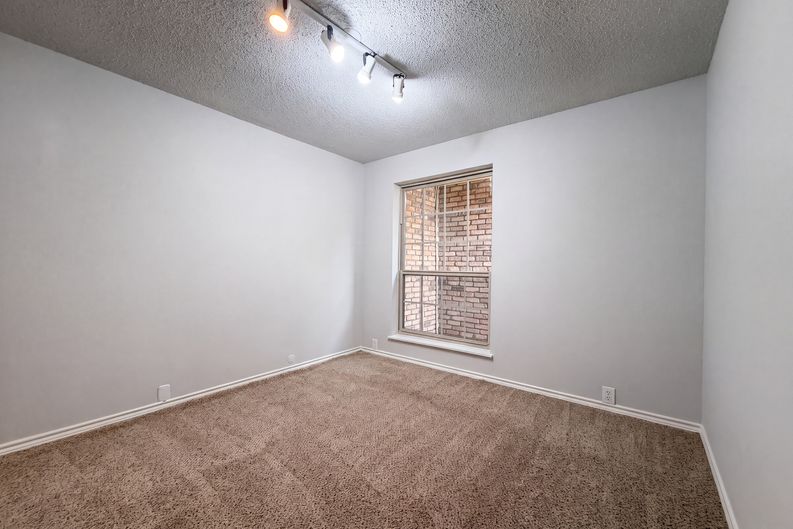 Photo 4 of 18 of 2503 McCue Rd, Houston, TX