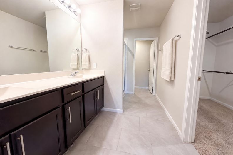 Photo 8 of 24 of 8322 Oakleaf Meadow Ct, Rosharon, TX