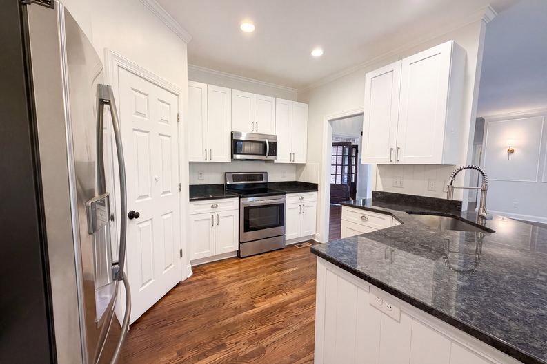 Photo 9 of 30 of 2298 Camden Dr SW, Marietta, GA