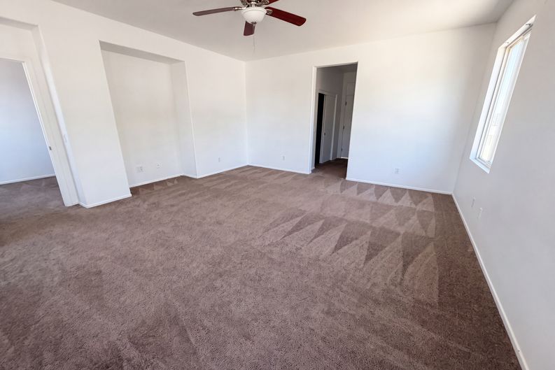 Photo 10 of 28 of 3147 W Lingard St, Lancaster, CA