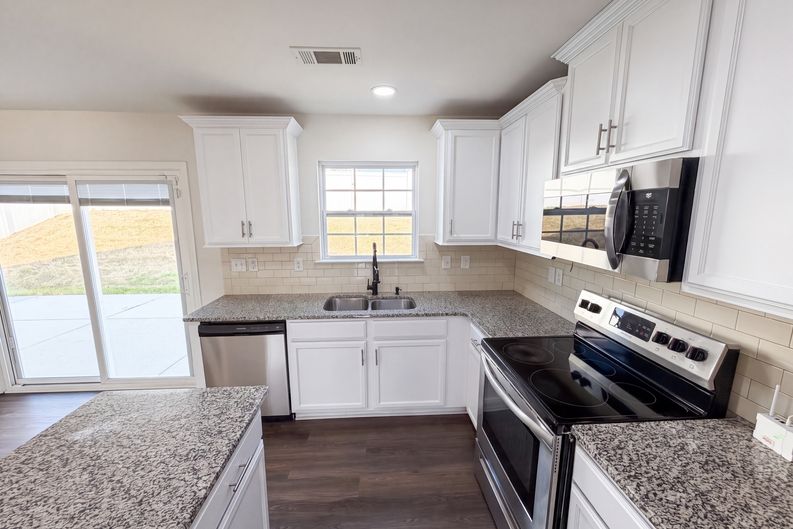 Photo 13 of 26 of 9833 Wardley Dr, Charlotte, NC