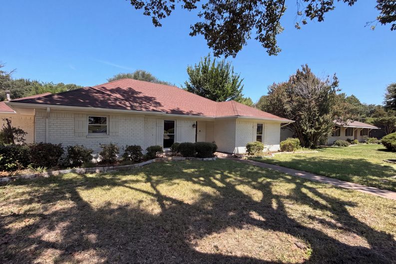 Photo 14 of 16 of 1115 N Waterview Dr, Richardson, TX