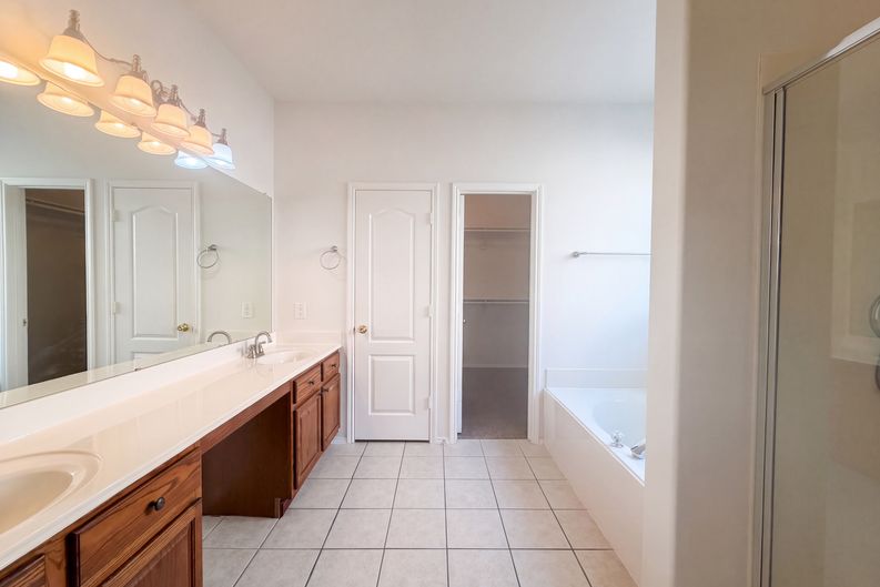 Photo 11 of 27 of 1304 Grapevine Dr, Allen, TX