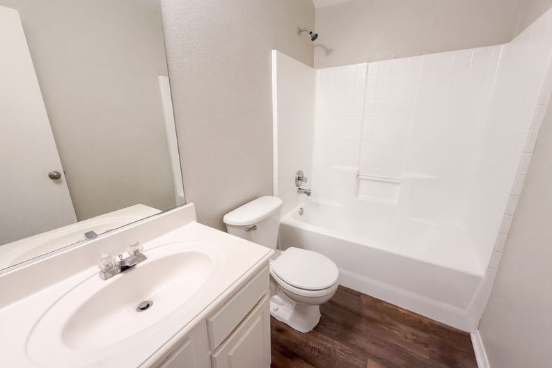 Photo 13 of 28 of 809 Canyon Cove Dr, Burleson, TX