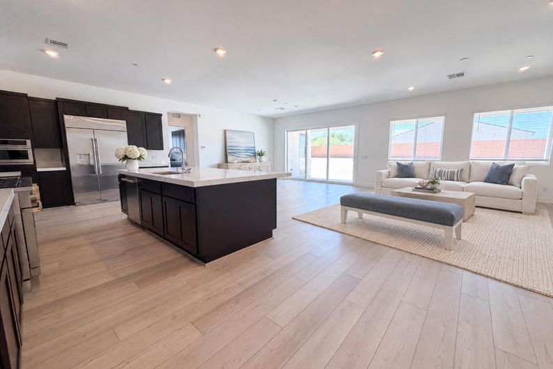 Photo 8 of 32 of 8289 Warbonnet Way, Las Vegas, NV