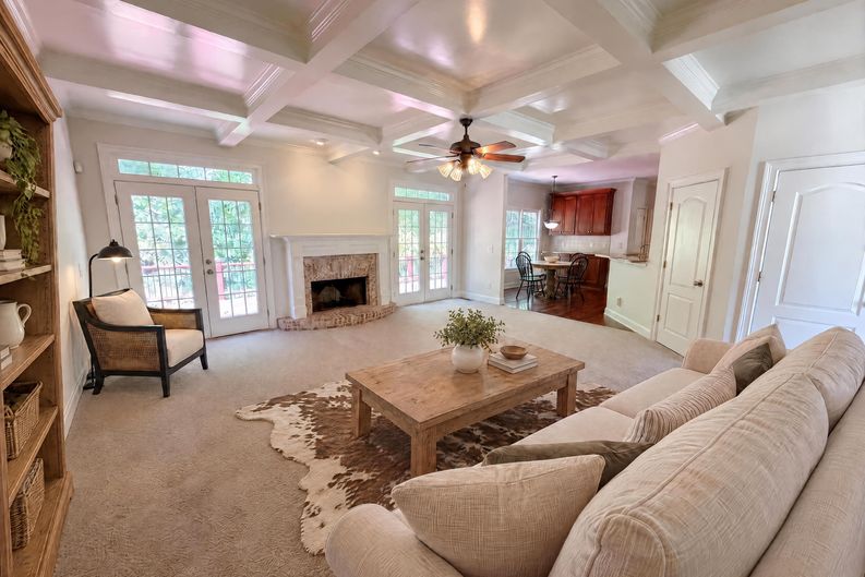Photo 3 of 23 of 861 Windsor Creek Dr, Grayson, GA
