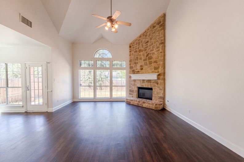 Photo 9 of 29 of 1803 High Meadow St, Glenn Heights, TX