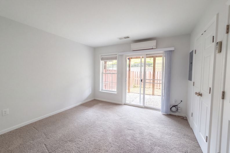 Photo 17 of 25 of 15613 John Diskin Cir, Woodbridge, VA