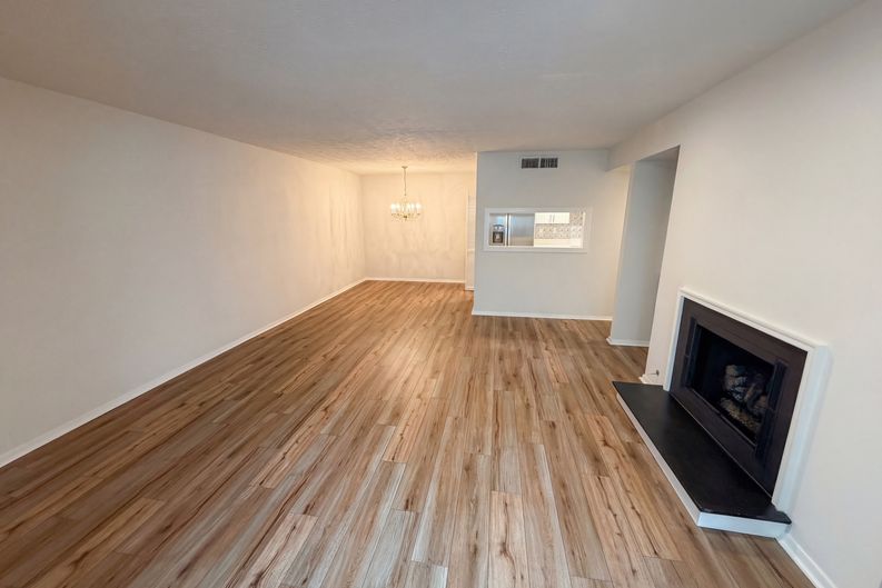 Photo 11 of 24 of 1013 Dunbar Dr, Atlanta, GA