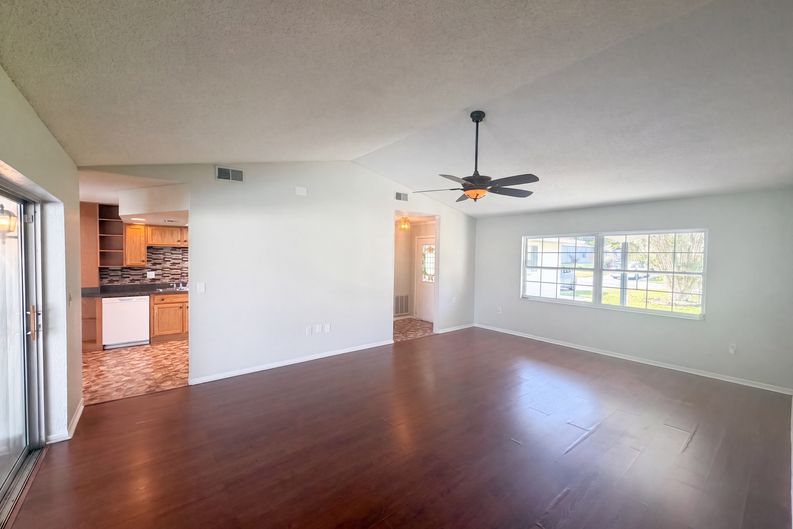 Photo 3 of 34 of 11187 Blythville Rd, Spring Hill, FL