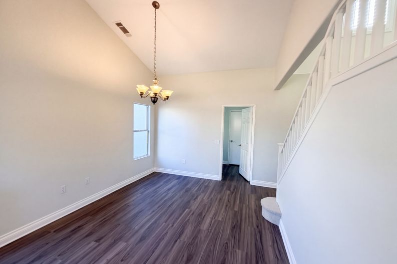 Photo 12 of 43 of 563 Tell Ln, Hemet, CA